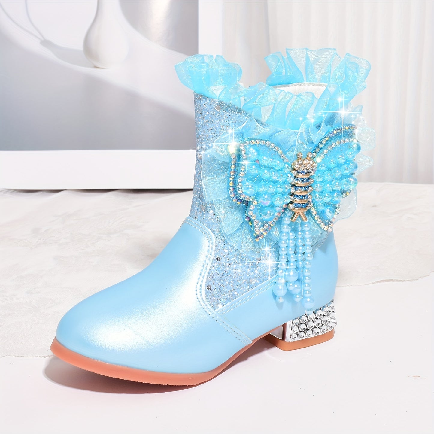 Shoes with Fleece for Winter, Stylish Short Boots for Girls, New Warm High-Heeled Princess Shoes with Bows for Snowy Days.