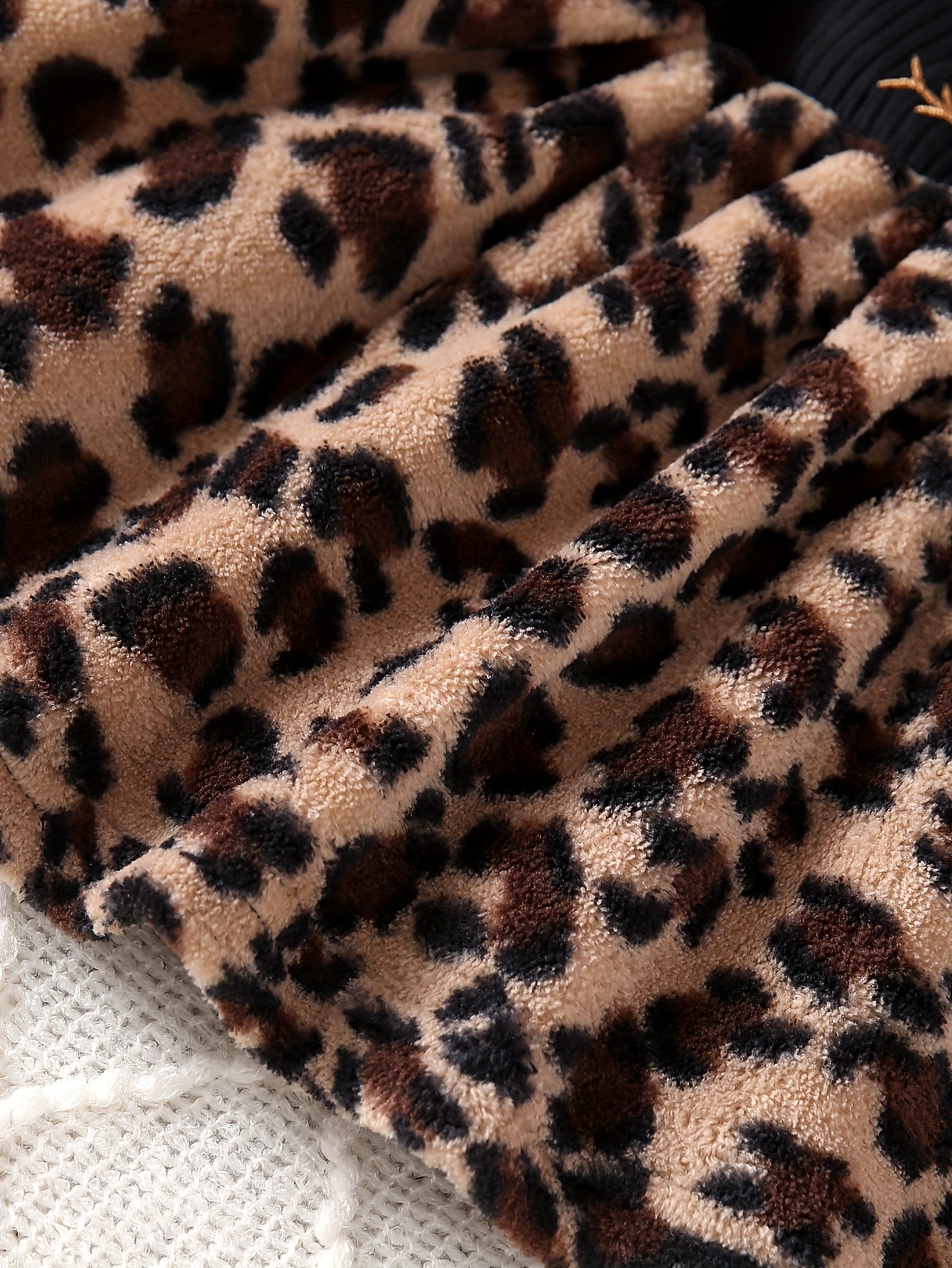 Autumn and Winter New Fashion Leopard Print Set with Black Long Sleeve Top Featuring Golden Letters, Matching Leopard Skirt and Jacket, Wild Yet Cute, Soft Light Beige-Friendly Material for Instant Trendy Little Darling, Perf