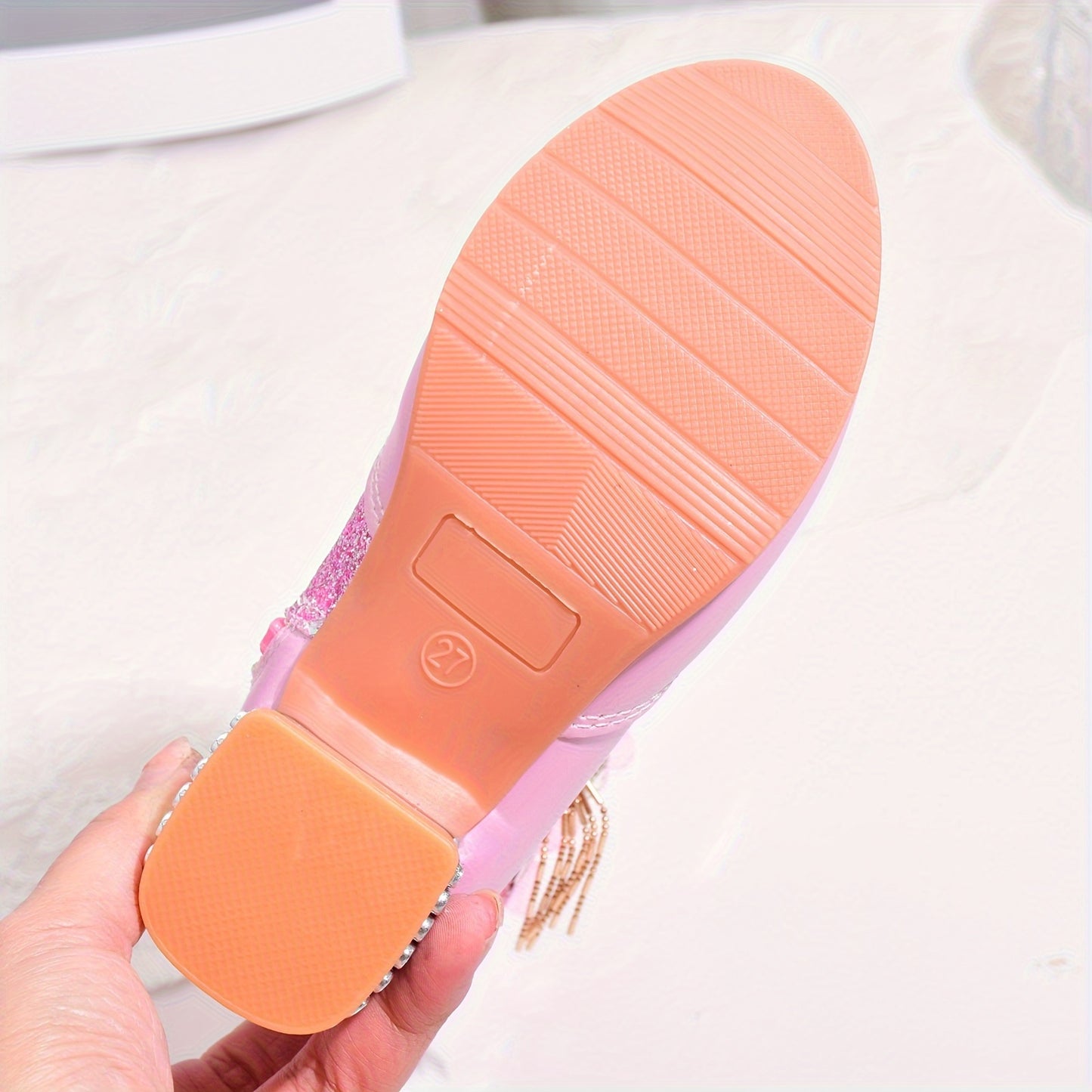 Shoes with Fleece for Winter, Stylish Short Boots for Girls, New Warm High-Heeled Princess Shoes with Bows for Snowy Days.