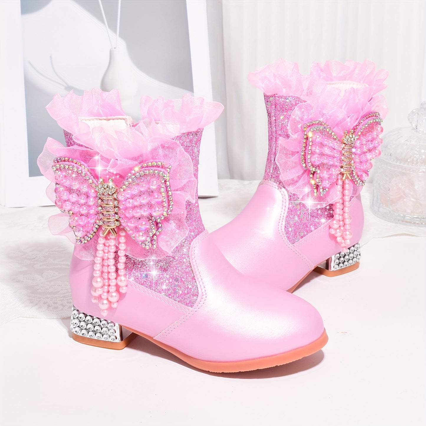 Shoes with Fleece for Winter, Stylish Short Boots for Girls, New Warm High-Heeled Princess Shoes with Bows for Snowy Days.