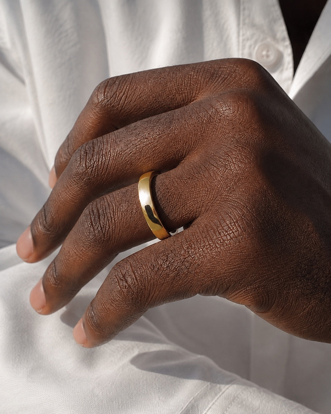 Eterna Classic Band worn on hand